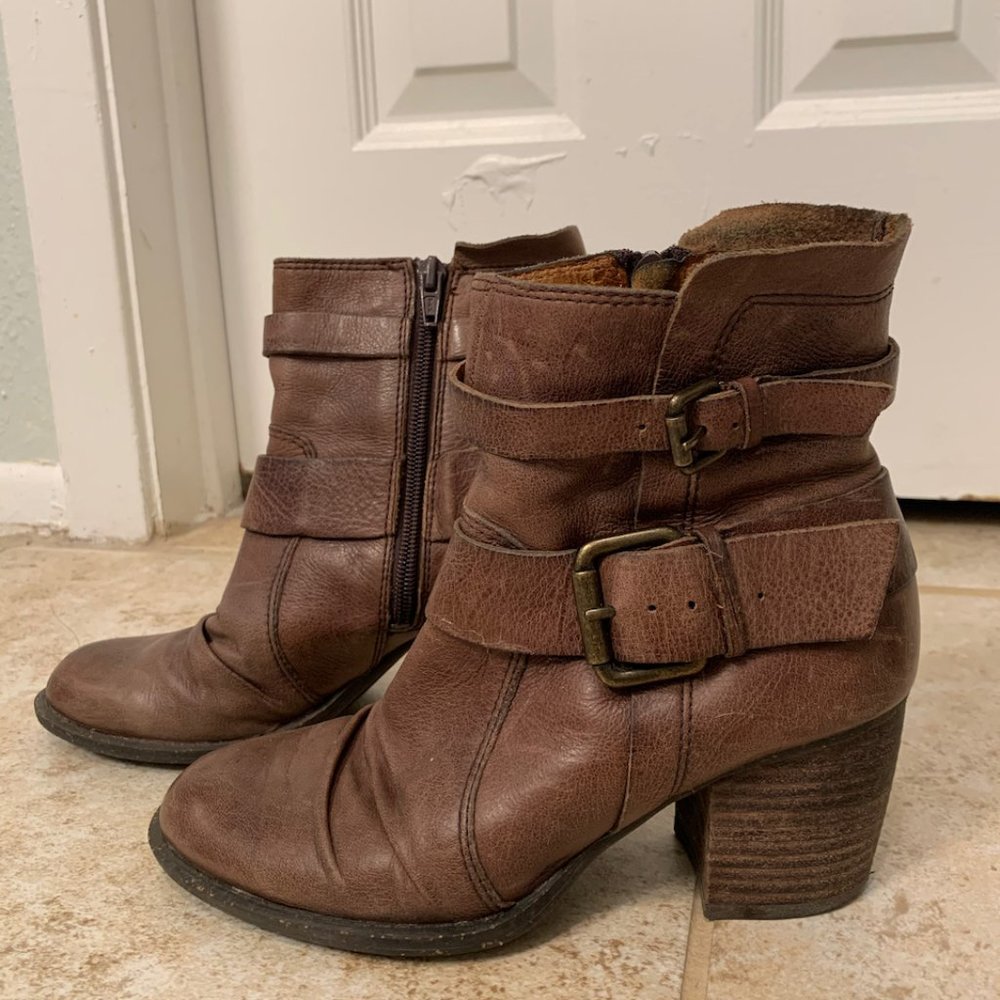 Naya Virtue Ankle Boot, size 5, barely worn